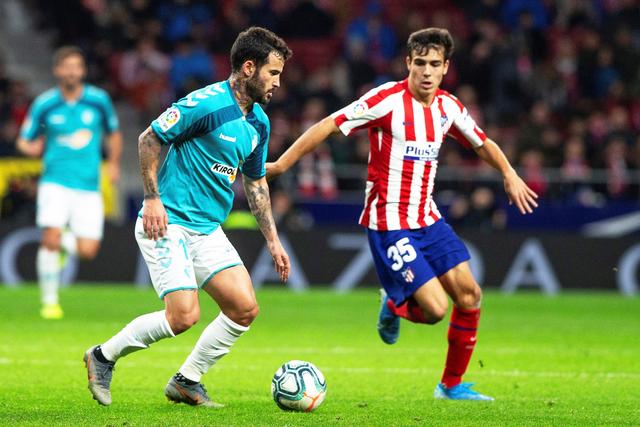 库里39分汤神对阵老东家22分 勇士险胜独行侠